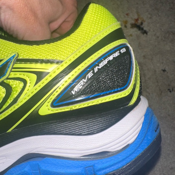 Athletic_Shoes